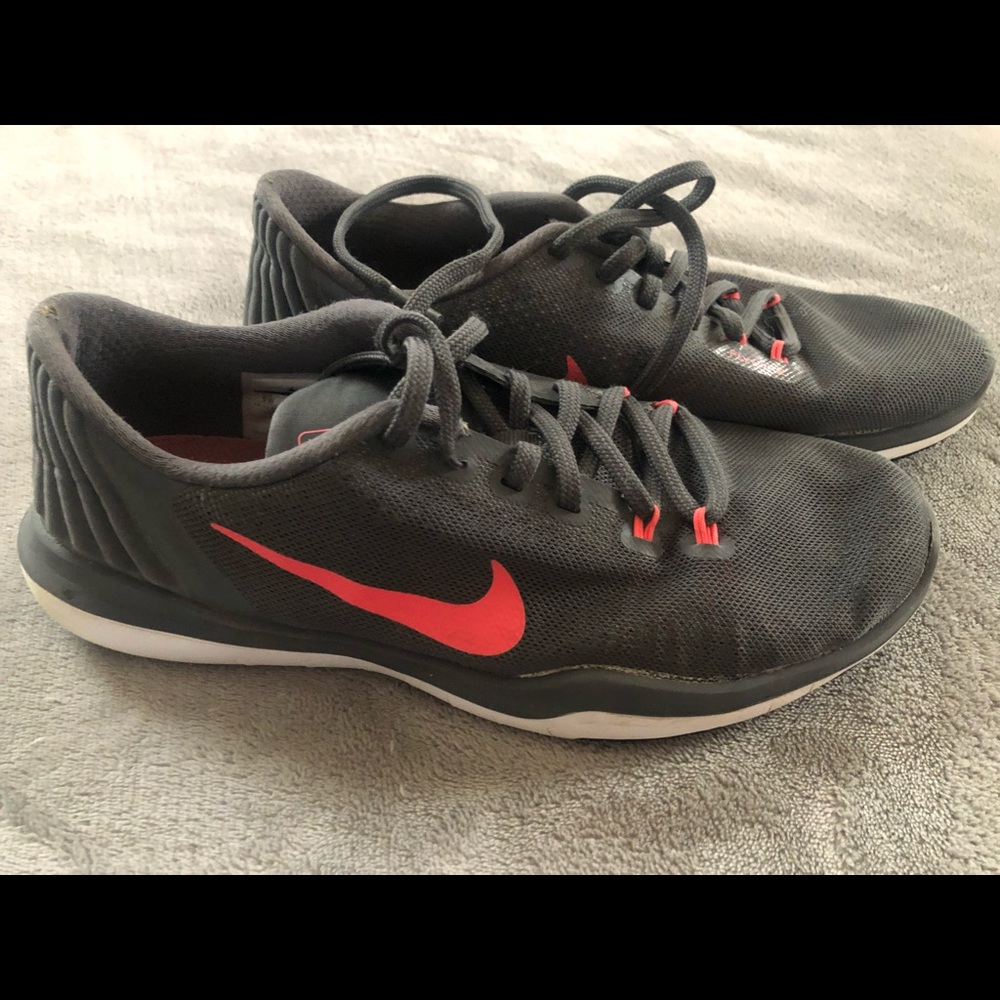 Women’s Nike sneakers size 9